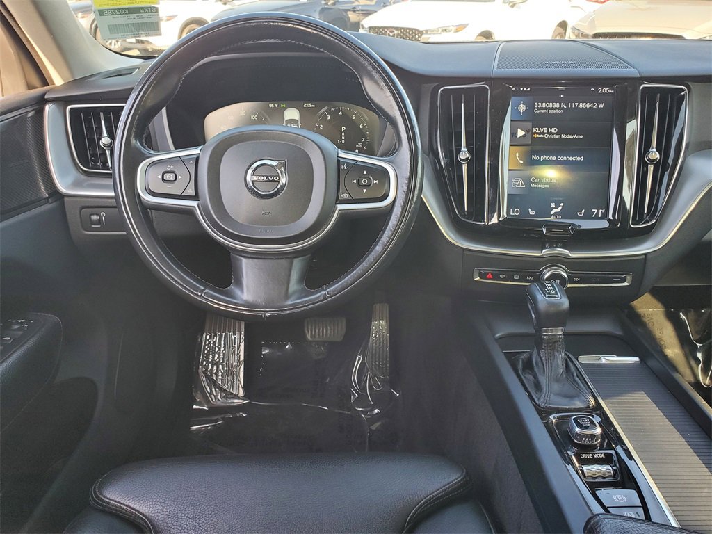 Used 2019 Volvo XC60 T5 Momentum w/ Multimedia Package image 4
