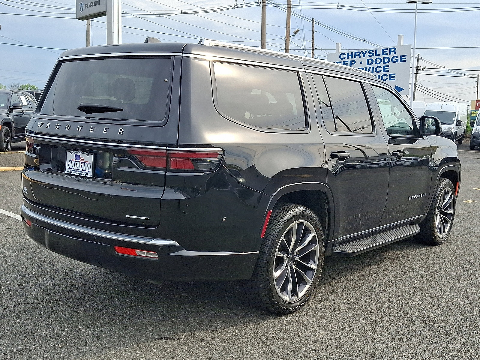 Used 2023 Jeep Wagoneer Series II w/ Premium Group I AWD/4WD image 7
