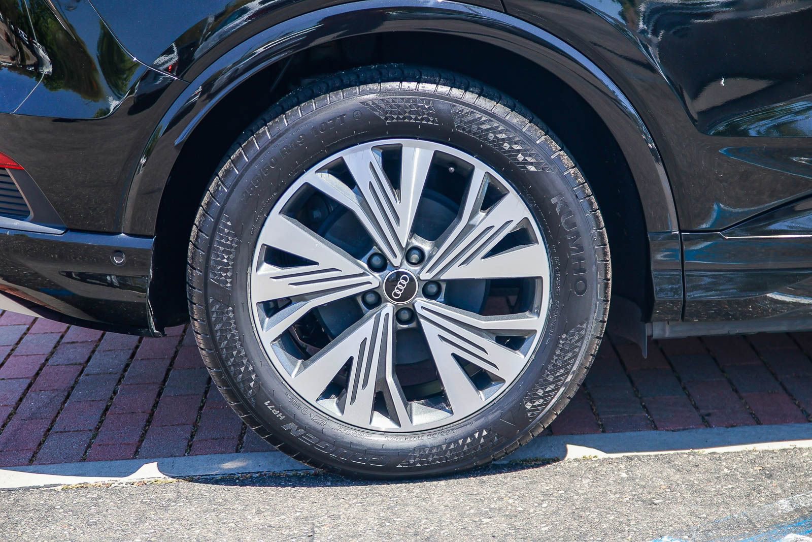 Certified 2023 Audi Q4 e-tron Premium Plus w/ Premium Plus RWD image 9