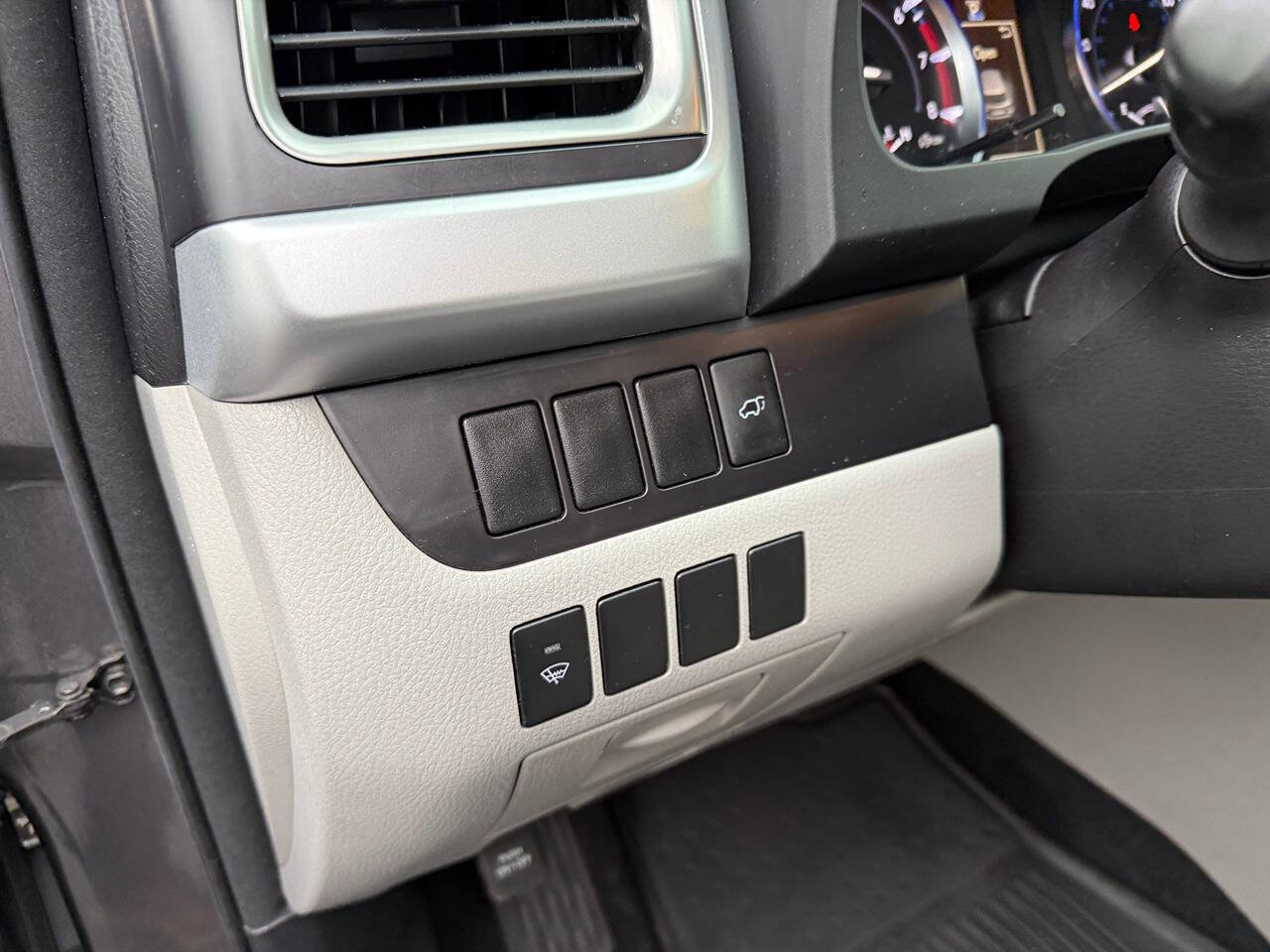 Used 2016 Toyota Highlander XLE AWD/4WD image 12