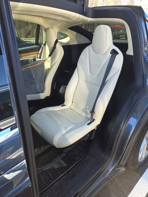 Used 2018 Tesla Model X 75D image 13