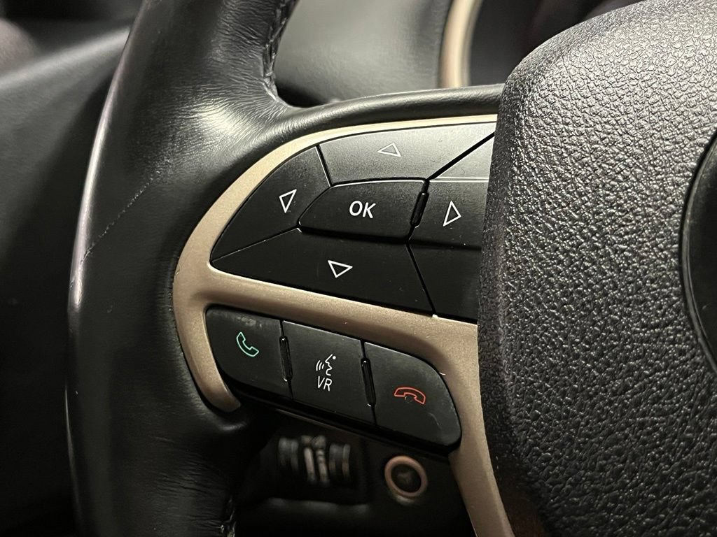 Used 2015 Jeep Cherokee Latitude w/ Comfort/Convenience Group AWD/4WD image 25