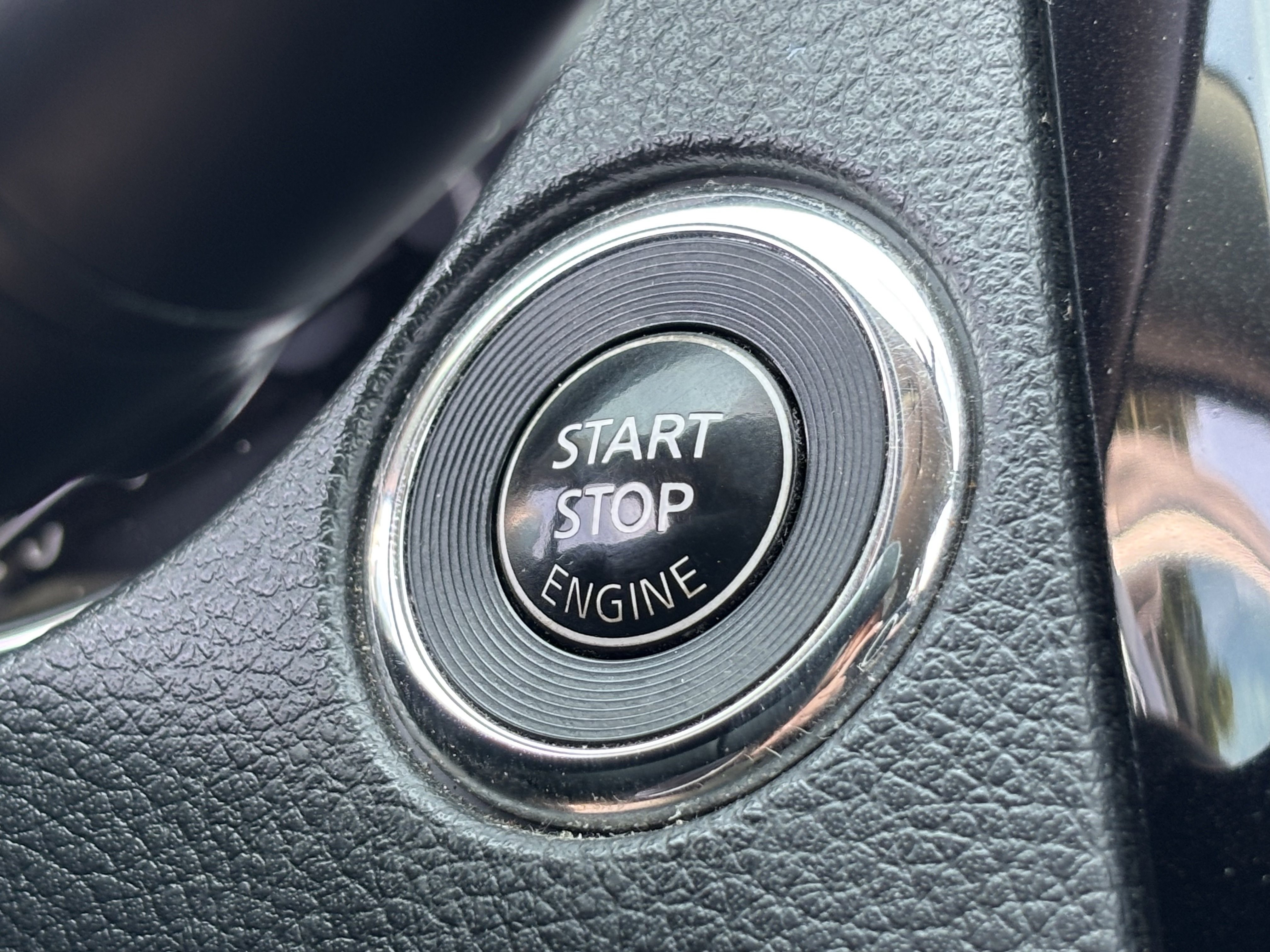 Used 2015 Nissan Rogue SV w/ SV Premium Package image 25