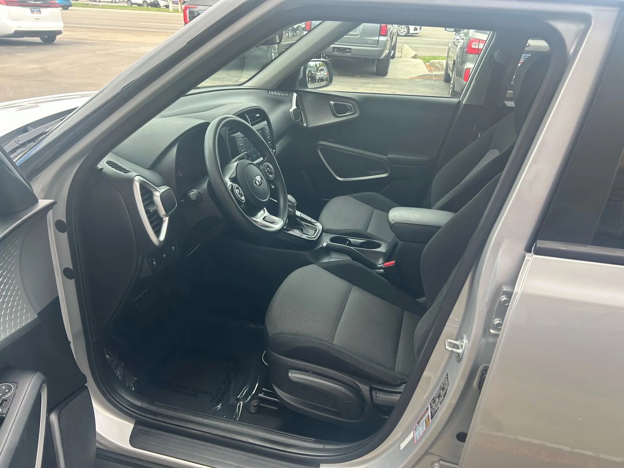 Used 2020 Kia Soul LX image 3