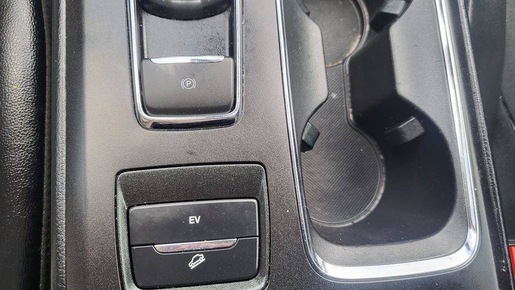 Used 2020 Ford Fusion Energi Titanium FWD image 37