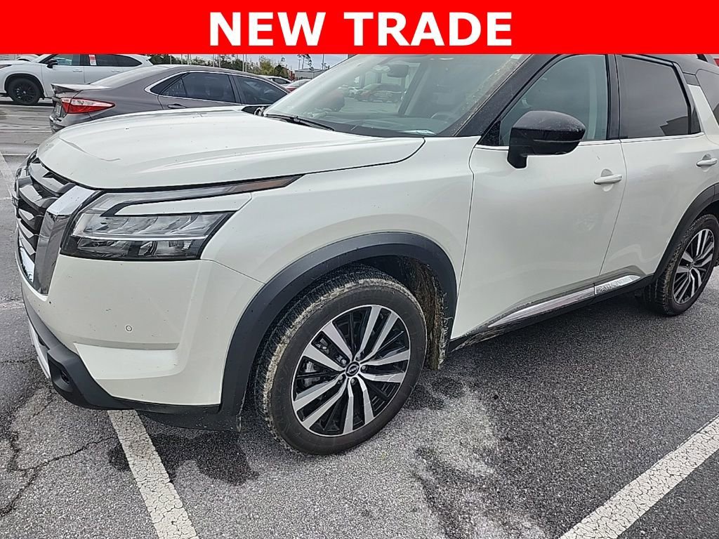 Used 2024 Nissan Pathfinder Platinum w/ Cargo Package image 2