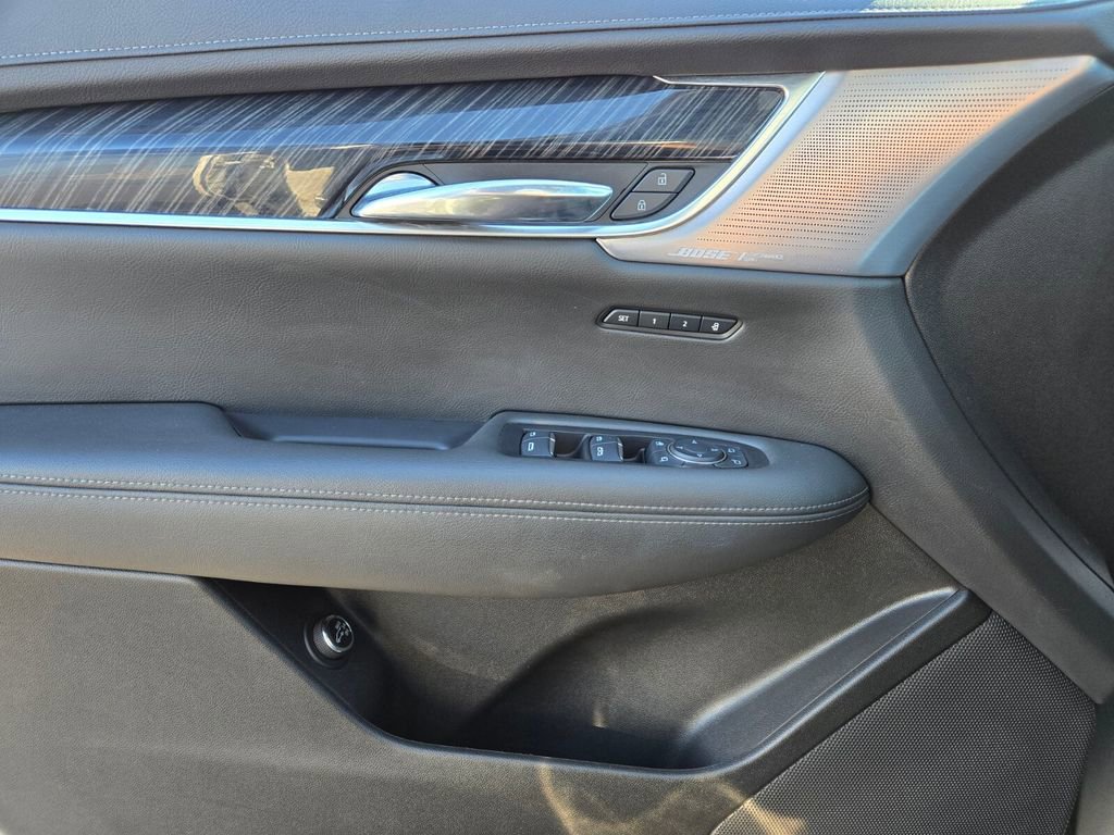Used 2025 Cadillac XT6 Premium Luxury image 21