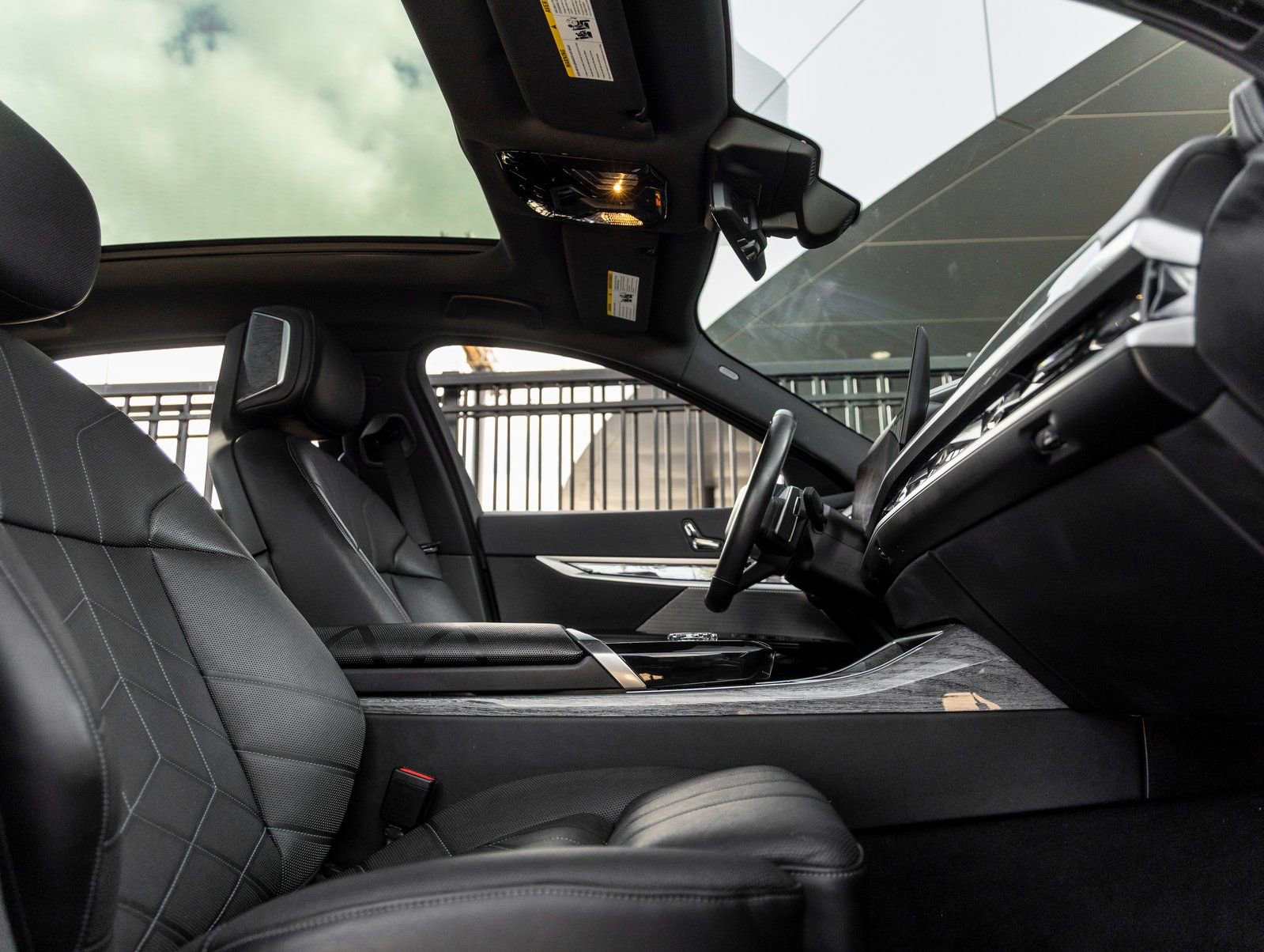 Used 2024 BMW 740i image 45