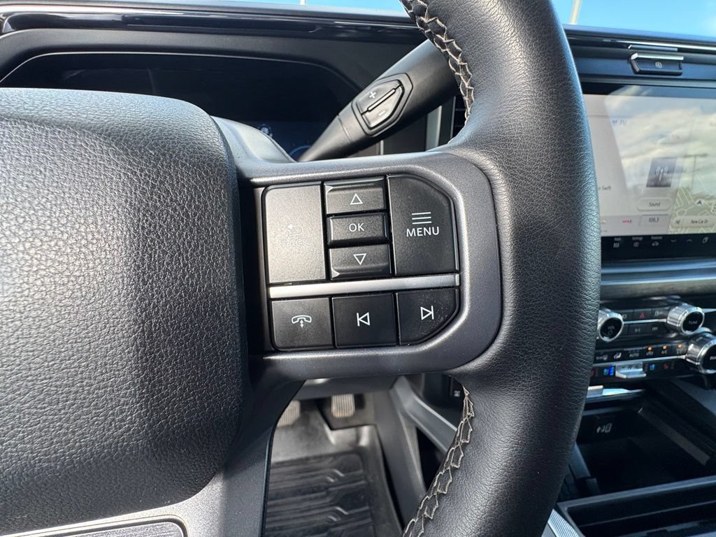 Used 2025 Ford F350 Lariat AWD/4WD image 14