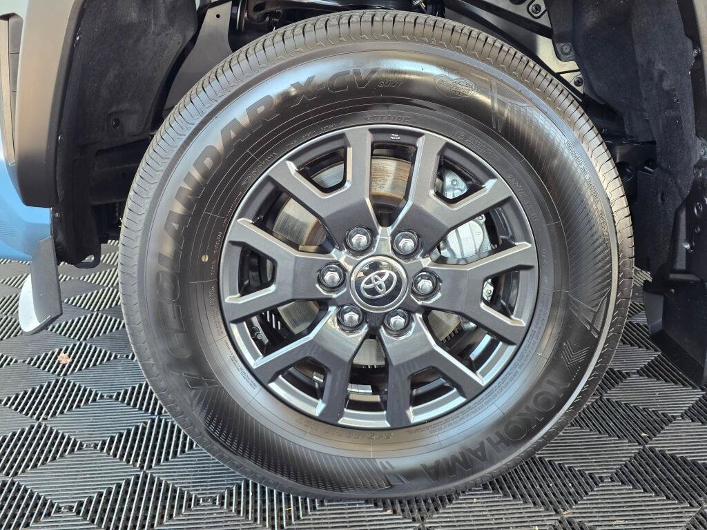 Certified 2025 Toyota 4Runner SR5 AWD/4WD image 10