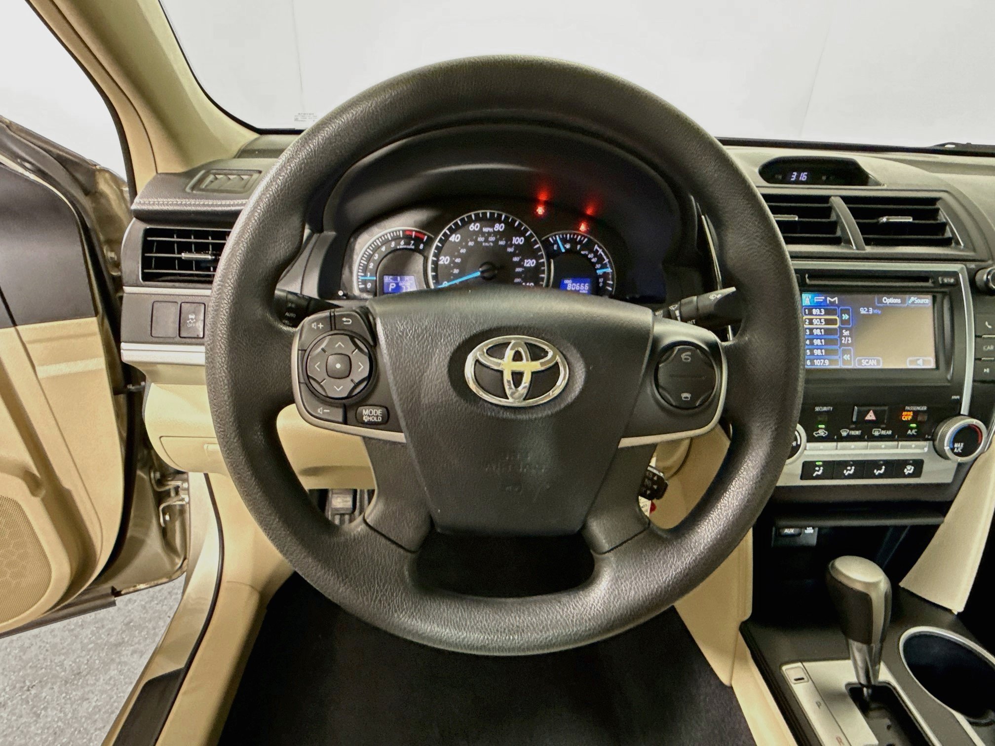 Used 2014 Toyota Camry LE FWD image 12