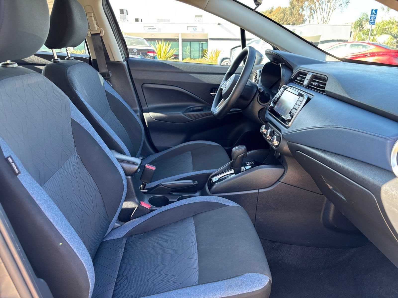 Used 2025 Nissan Versa SV FWD image 33