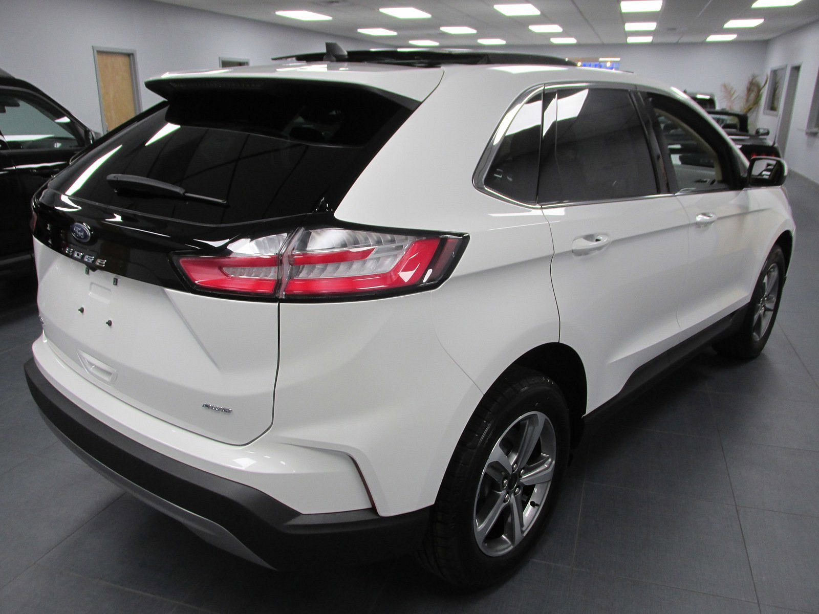 New 2024 Ford Edge SEL w/ Convenience Package AWD/4WD image 4