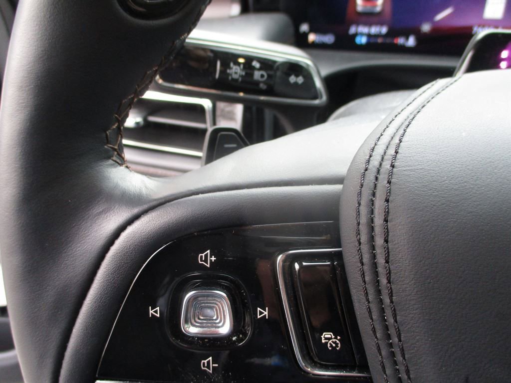 Used 2025 Lincoln Aviator Reserve w/ Equipment Group 201A image 8