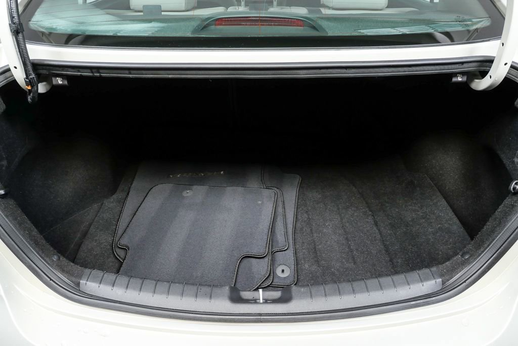 Used 2017 Hyundai Elantra Limited image 27