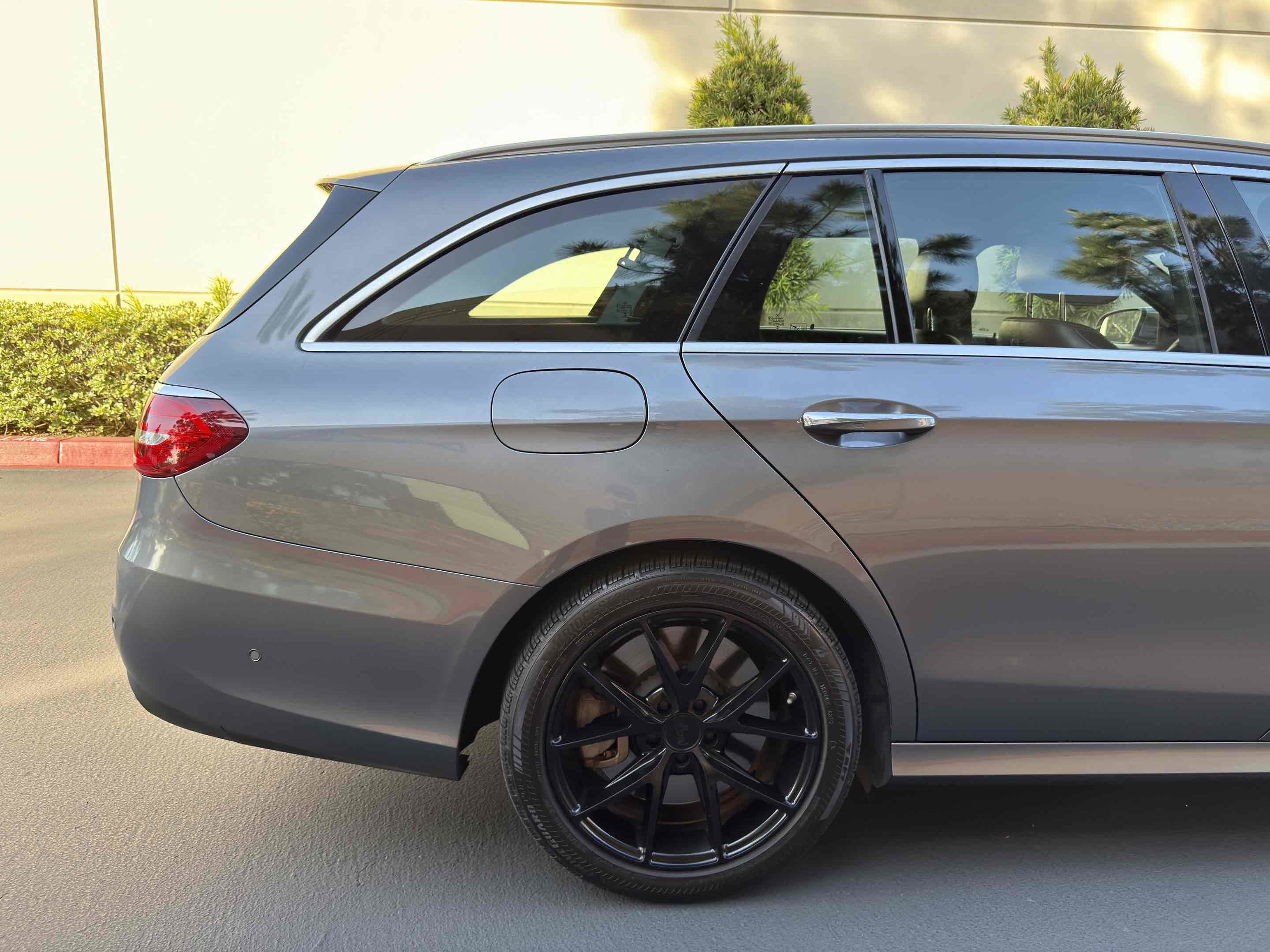 Used 2017 Mercedes-Benz E 400 4MATIC Wagon image 18