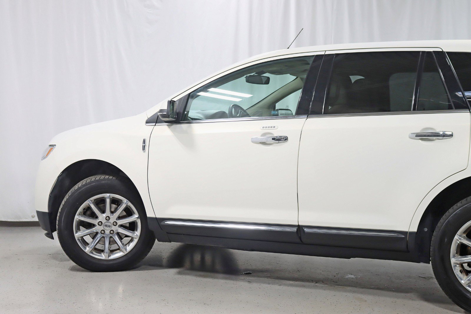 Used 2013 Lincoln MKX AWD image 11