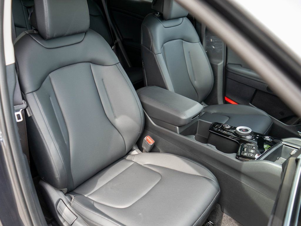 Used 2025 Kia Sportage EX image 9