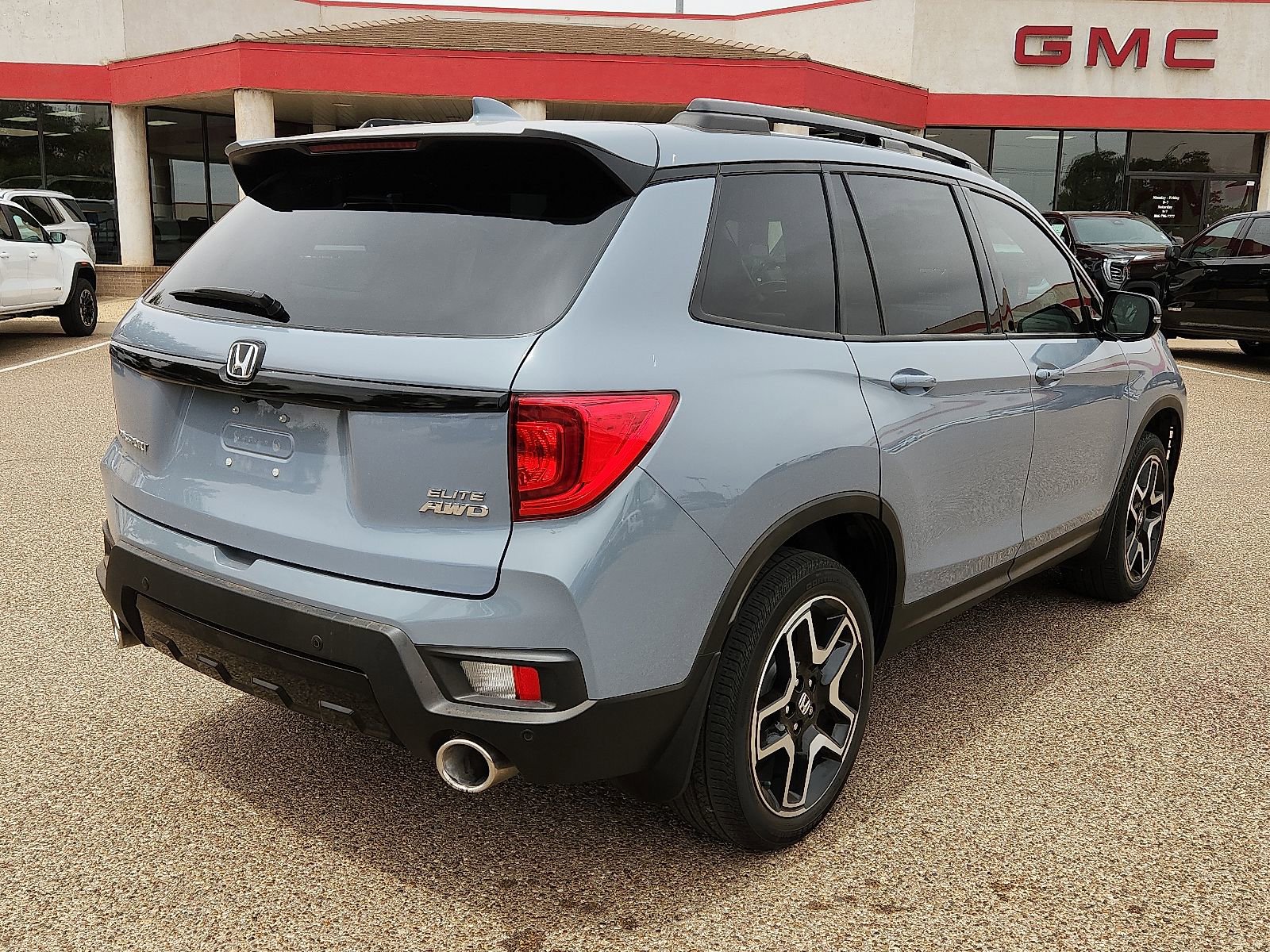 Used 2023 Honda Passport Elite image 4