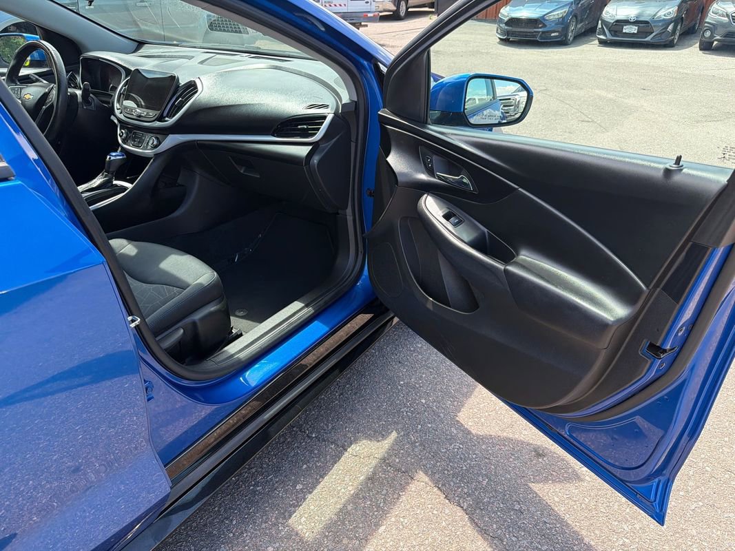 Used 2016 Chevrolet Volt LT w/ Comfort Package FWD image 16