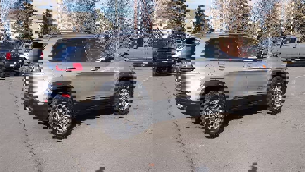 Used 2019 Jeep Cherokee Trailhawk w/ Comfort/Convenience Group image 9