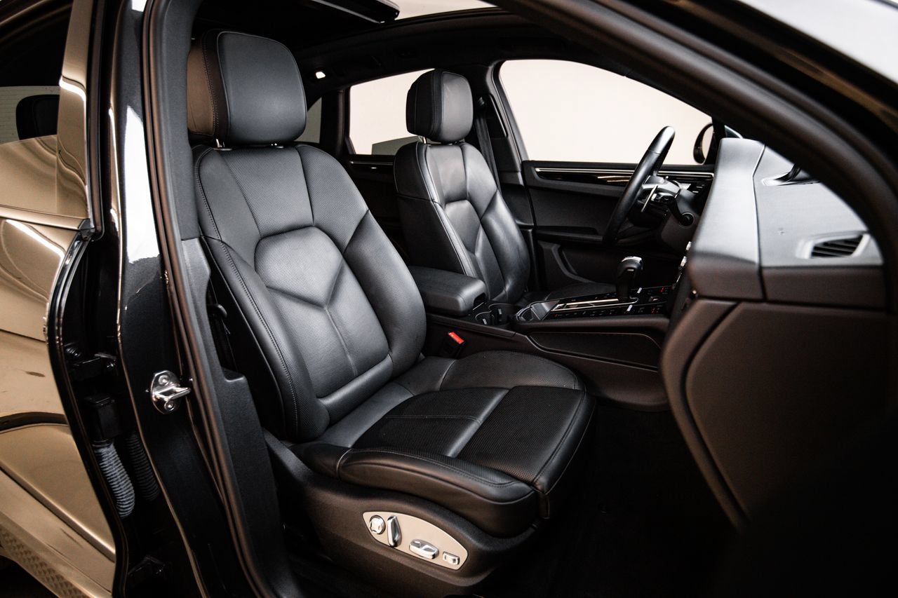 Certified 2022 Porsche Macan AWD/4WD image 29