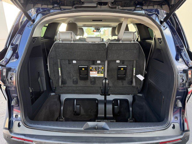 Used 2025 Toyota Sienna XLE image 18