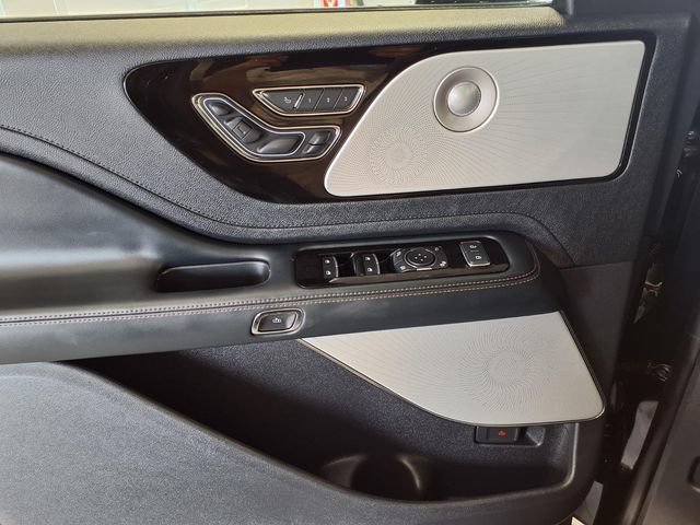 Used 2025 Lincoln Aviator Reserve w/ Equipment Group 201A AWD/4WD image 13