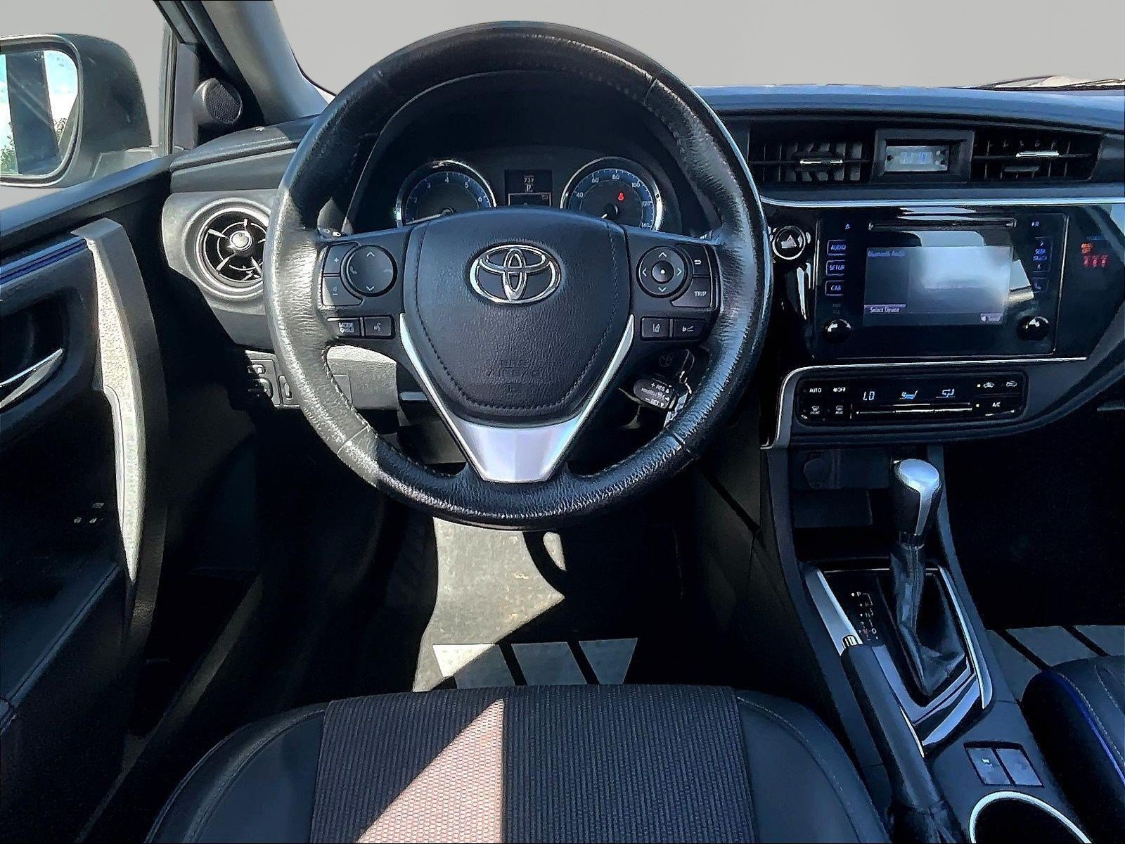 Used 2018 Toyota Corolla SE w/ Carpet Mat Package (TMS) FWD image 8
