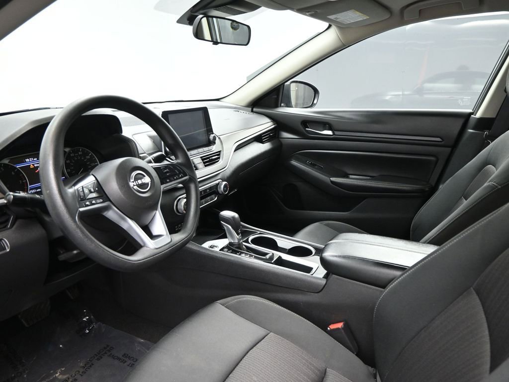 Used 2024 Nissan Altima 2.5 SV image 8