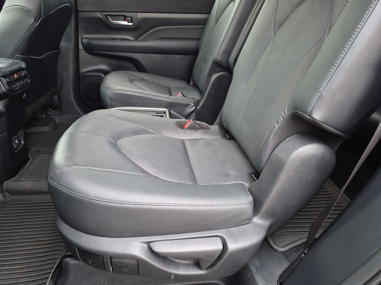 Used 2024 Toyota Grand Highlander AWD image 12