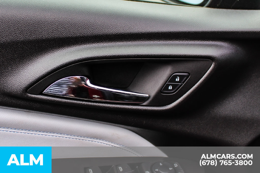 Used 2025 Chevrolet Trax LT FWD image 38