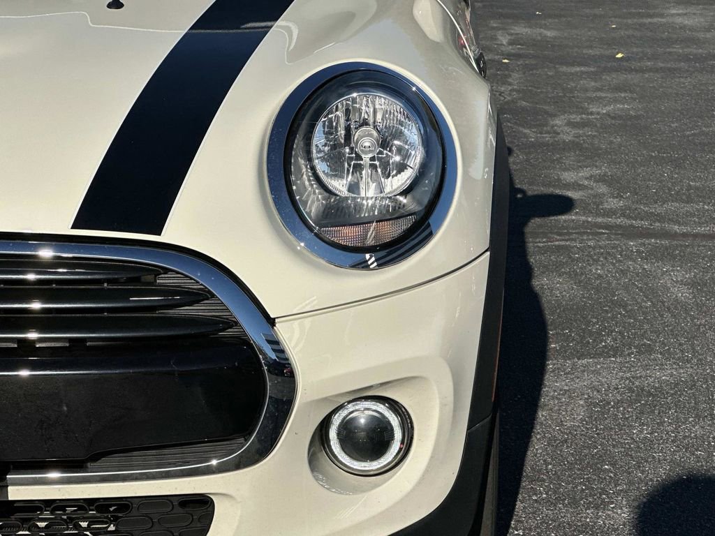 Used 2021 MINI Cooper 4-Door Hardtop image 8