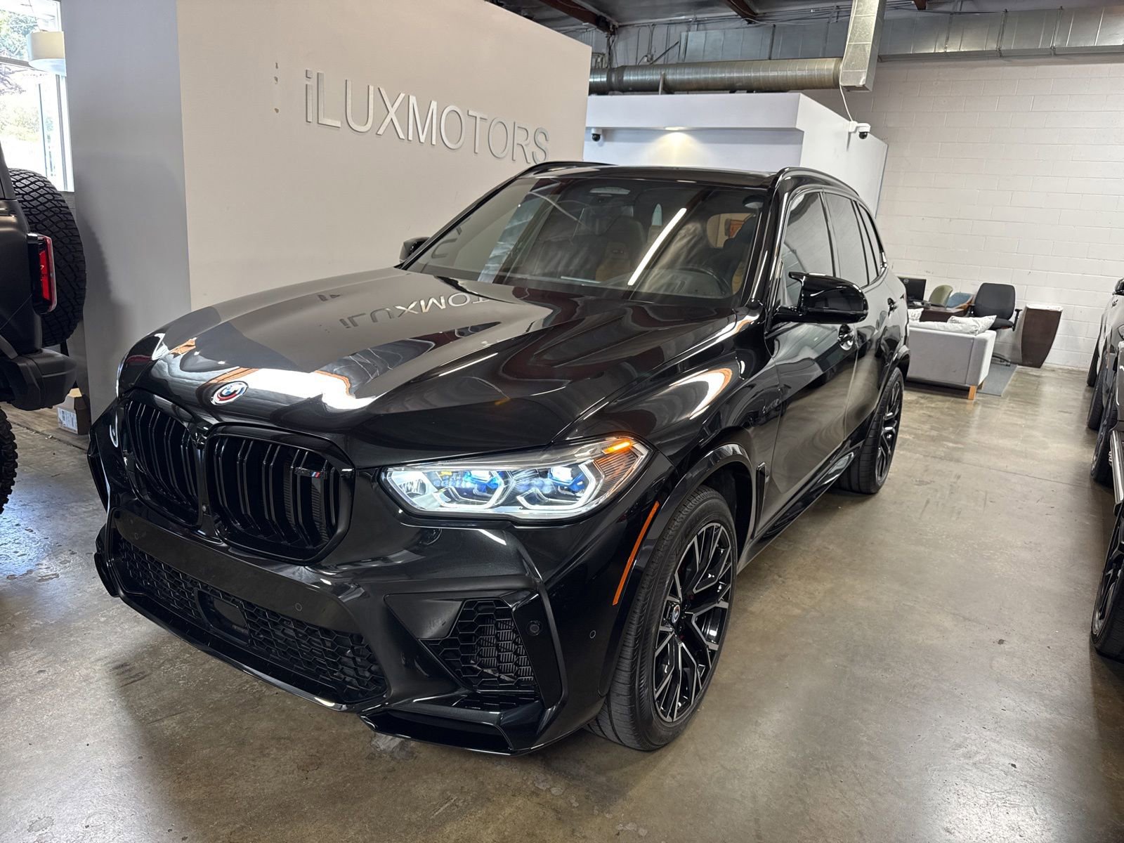 Used 2022 BMW X5 M w/ Competition Package 2 AWD/4WD image 1