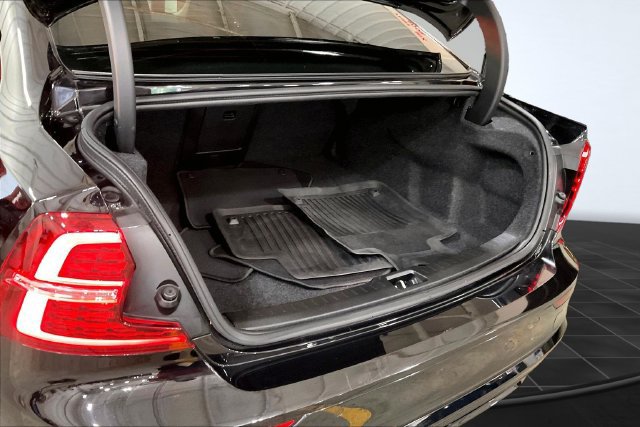 Used 2024 Volvo S60 B5 Plus FWD image 6
