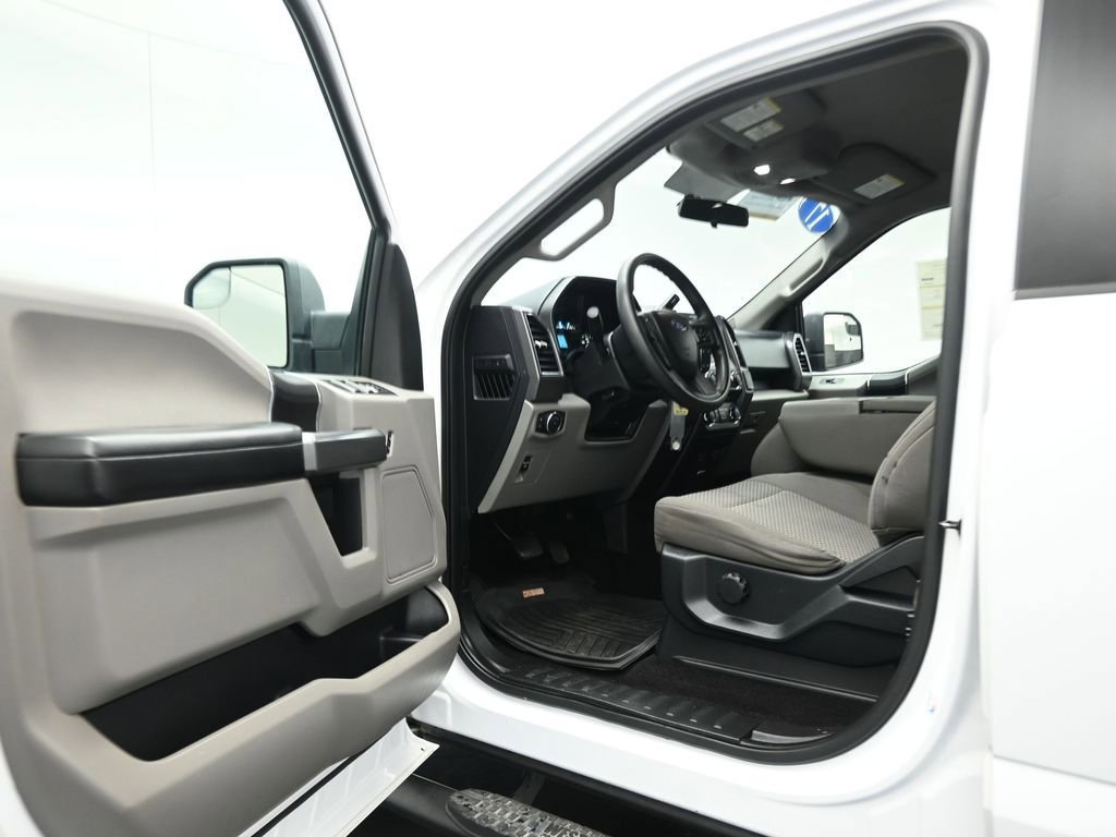 Used 2017 Ford F150 XLT image 8
