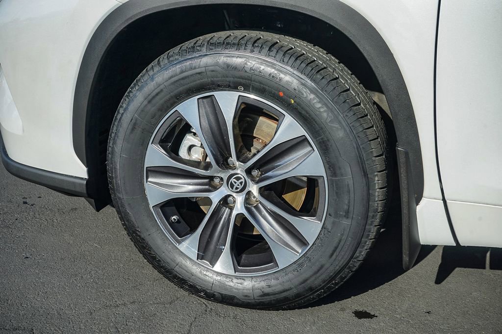 Used 2022 Toyota Highlander XLE image 11