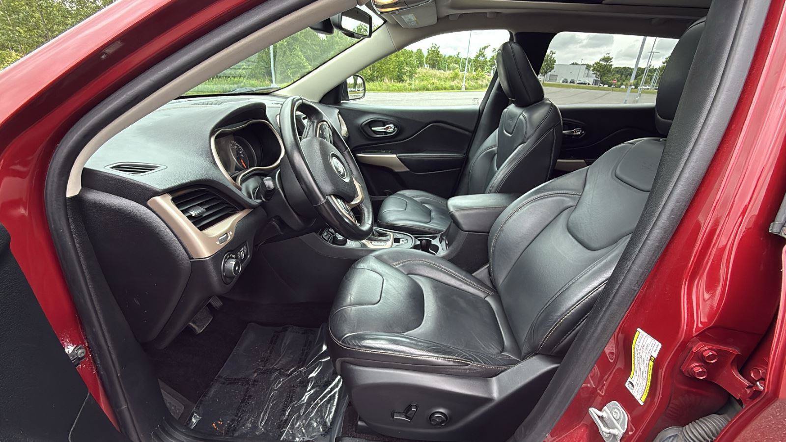Used 2017 Jeep Cherokee Limited AWD/4WD image 24
