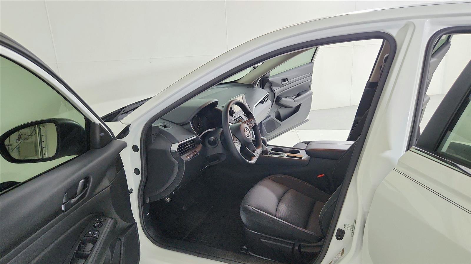 Certified 2024 Nissan Altima 2.5 S FWD image 9