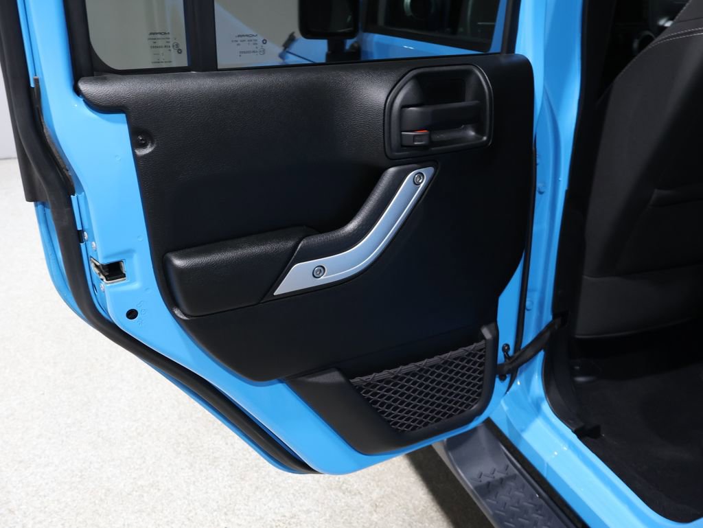 Used 2017 Jeep Wrangler Unlimited Sahara w/ Dual Top Group image 18