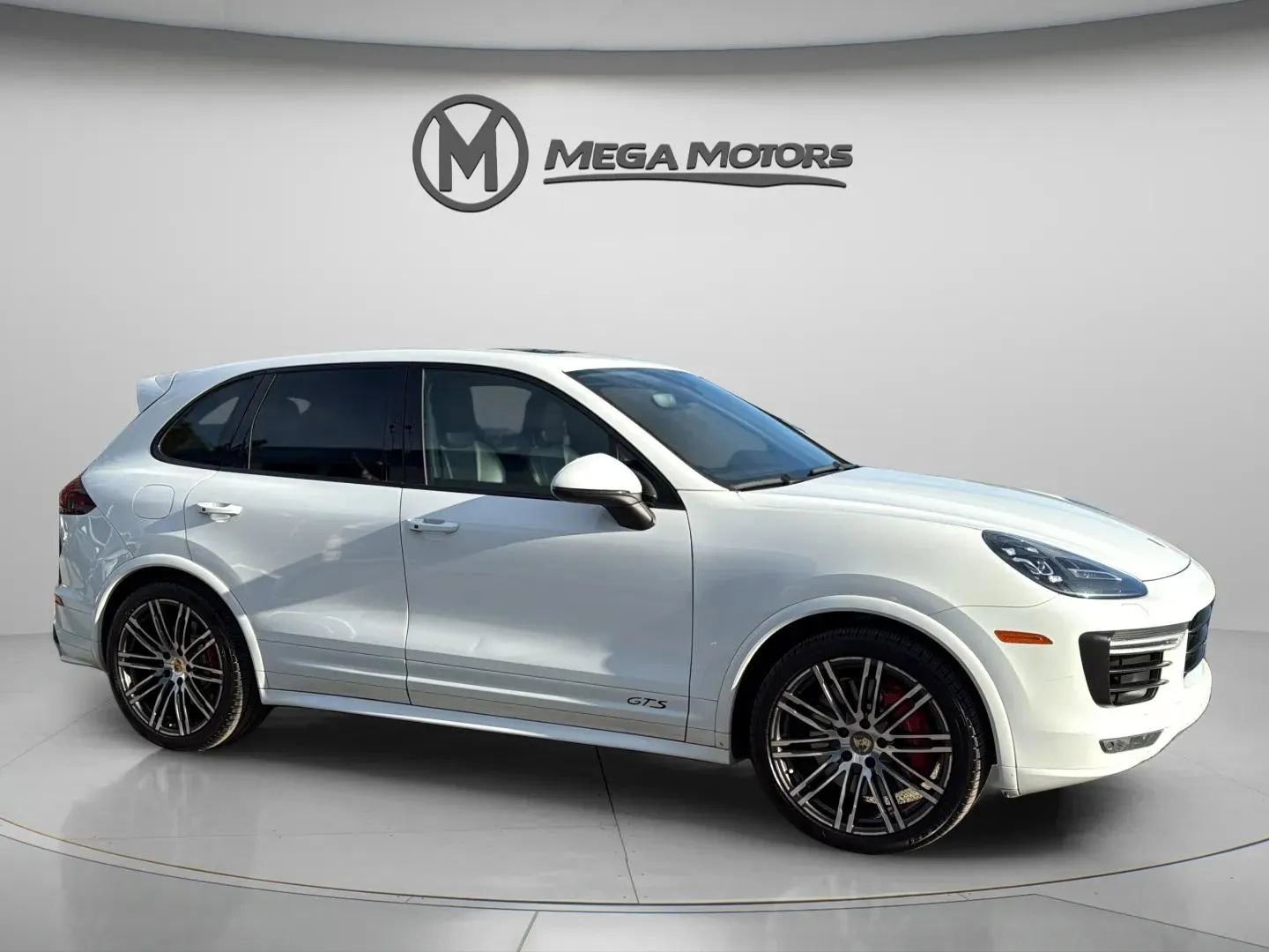 Used 2016 Porsche Cayenne GTS w/ Premium Package Plus image 10