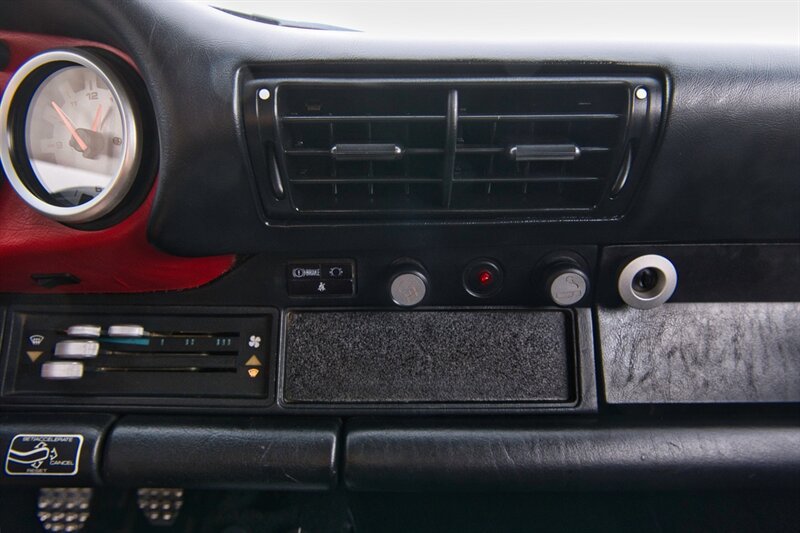 Used 1989 Porsche 911 Carrera RWD image 38