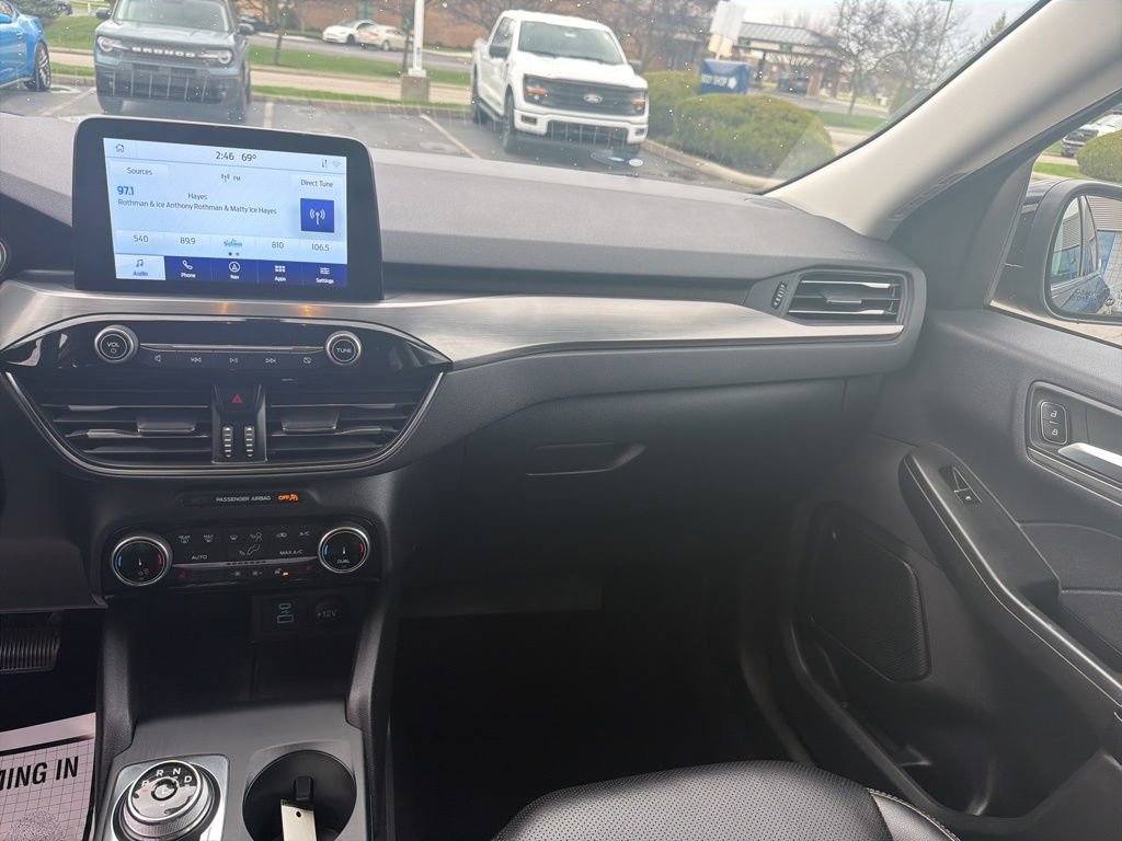 Used 2022 Ford Escape Titanium image 8