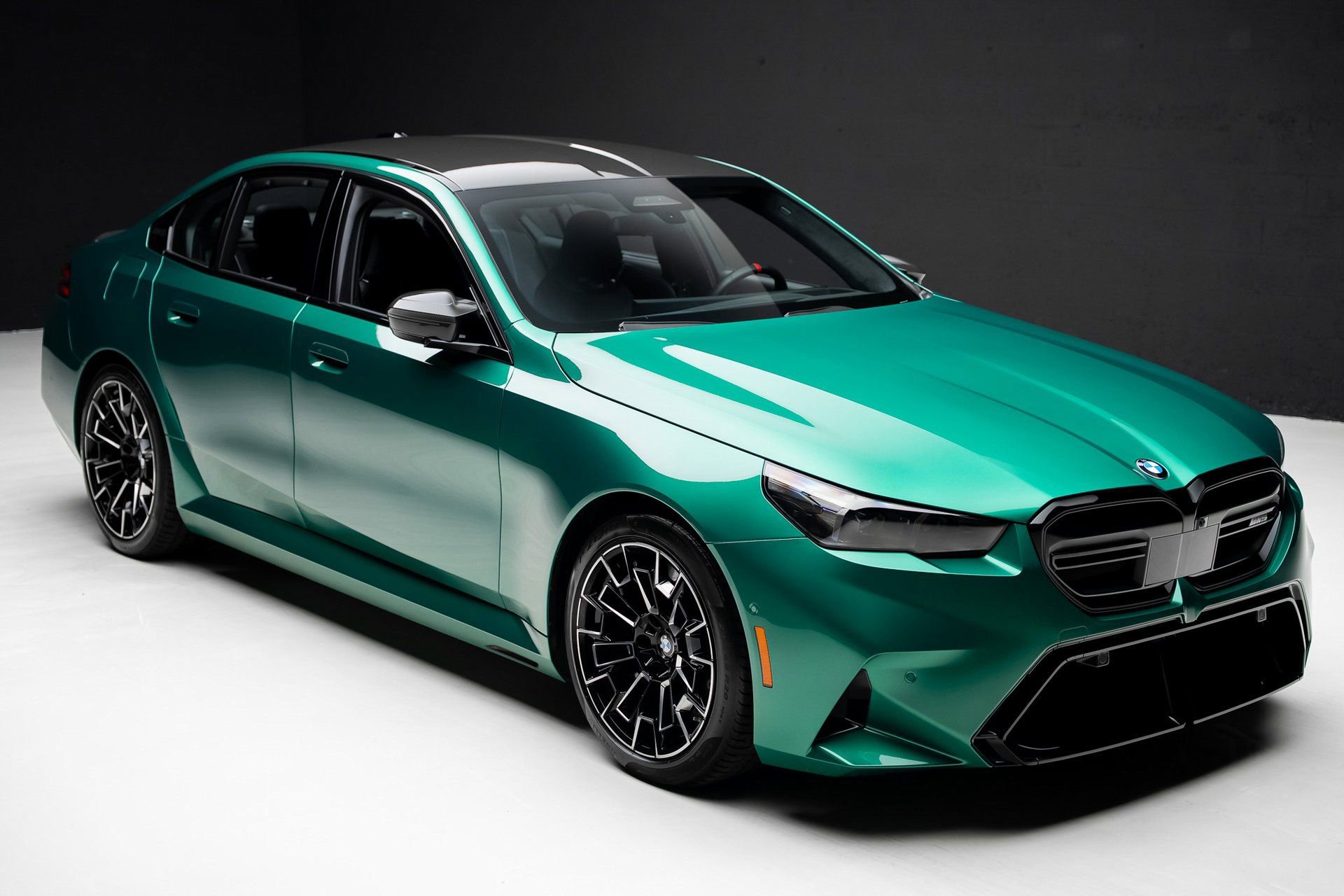 Used 2025 BMW M5 w/ Carbon Package image 43