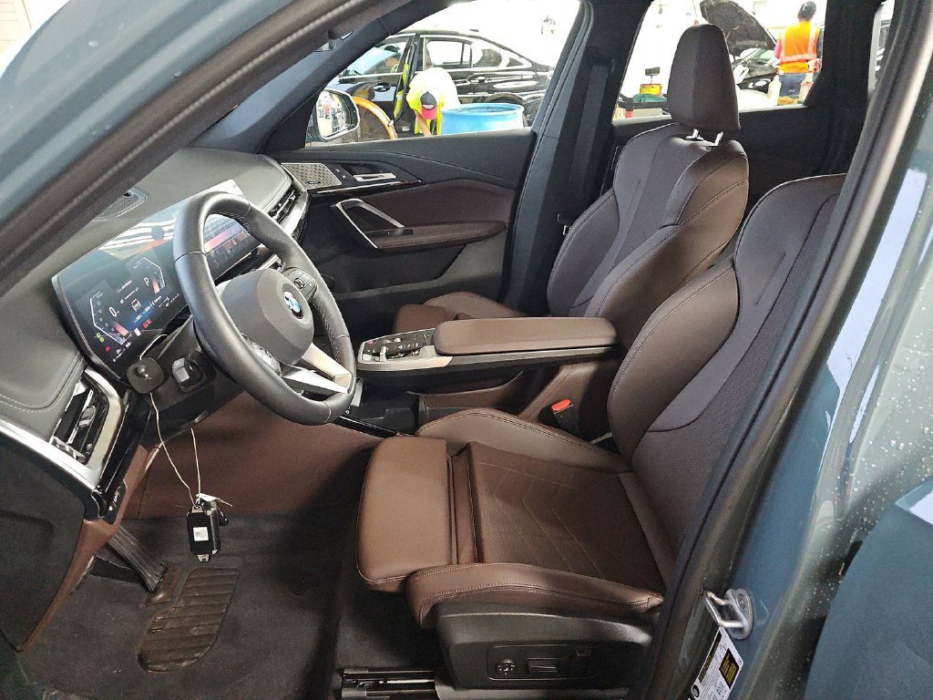 Used 2025 BMW X1 xDrive28i AWD/4WD image 14
