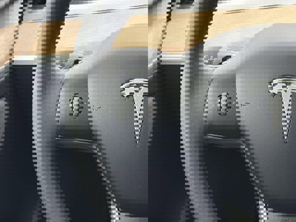 Used 2024 Tesla Model Y Long Range AWD/4WD image 14