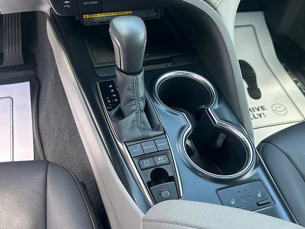 Certified 2019 Toyota Camry XLE FWD image 25