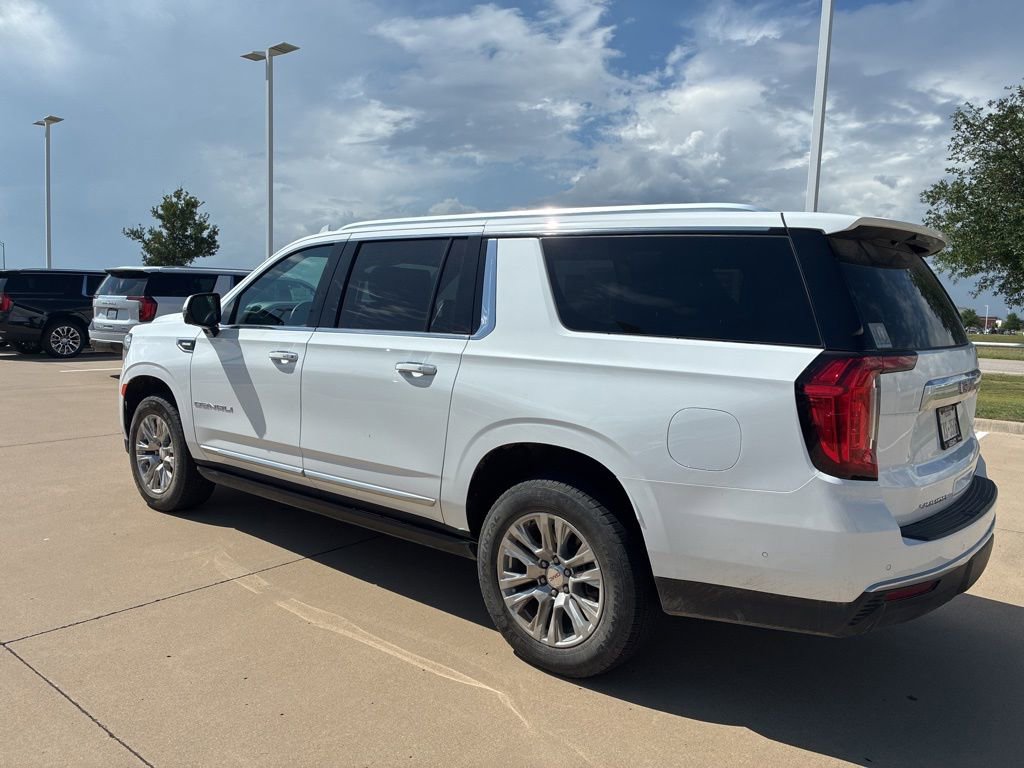 Used 2024 GMC Yukon XL Denali w/ Advanced Technology Package AWD/4WD image 2
