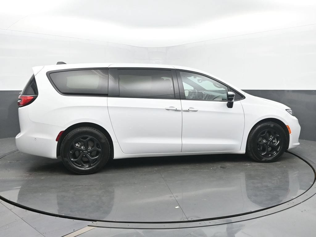 Used 2024 Chrysler Pacifica Limited FWD image 7
