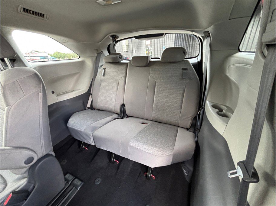 Used 2021 Toyota Sienna LE FWD image 34